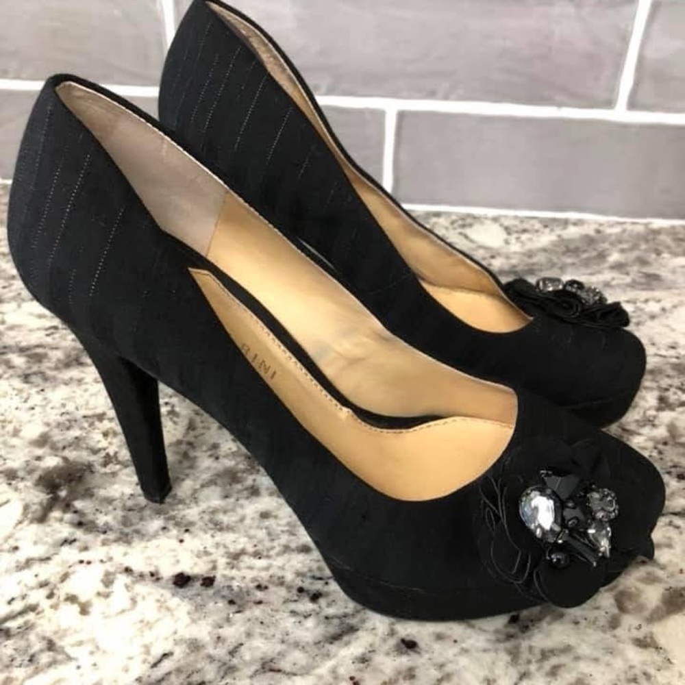 Gianni Bini Elegant Black High Heels with Flower - Size 9